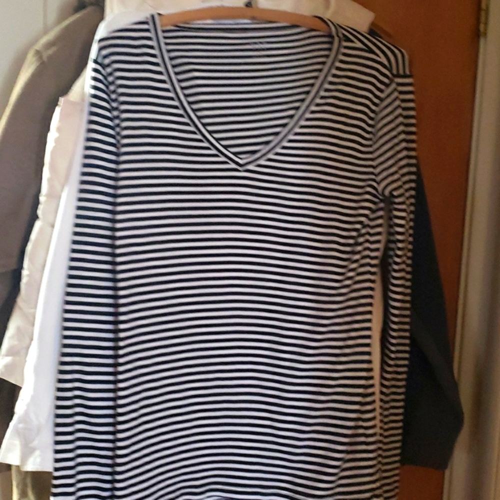 Gap long sleeved jersey, Nautical pattern, soft an flows nicely on curves fits m